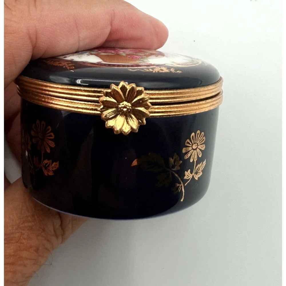 Limoges France Castel Classical Couple Small Trinket Box 22K Gold  And Cobalt